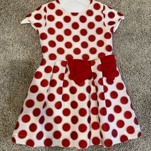 Beautiful 5 year olds dress. Perfect for Xmas.